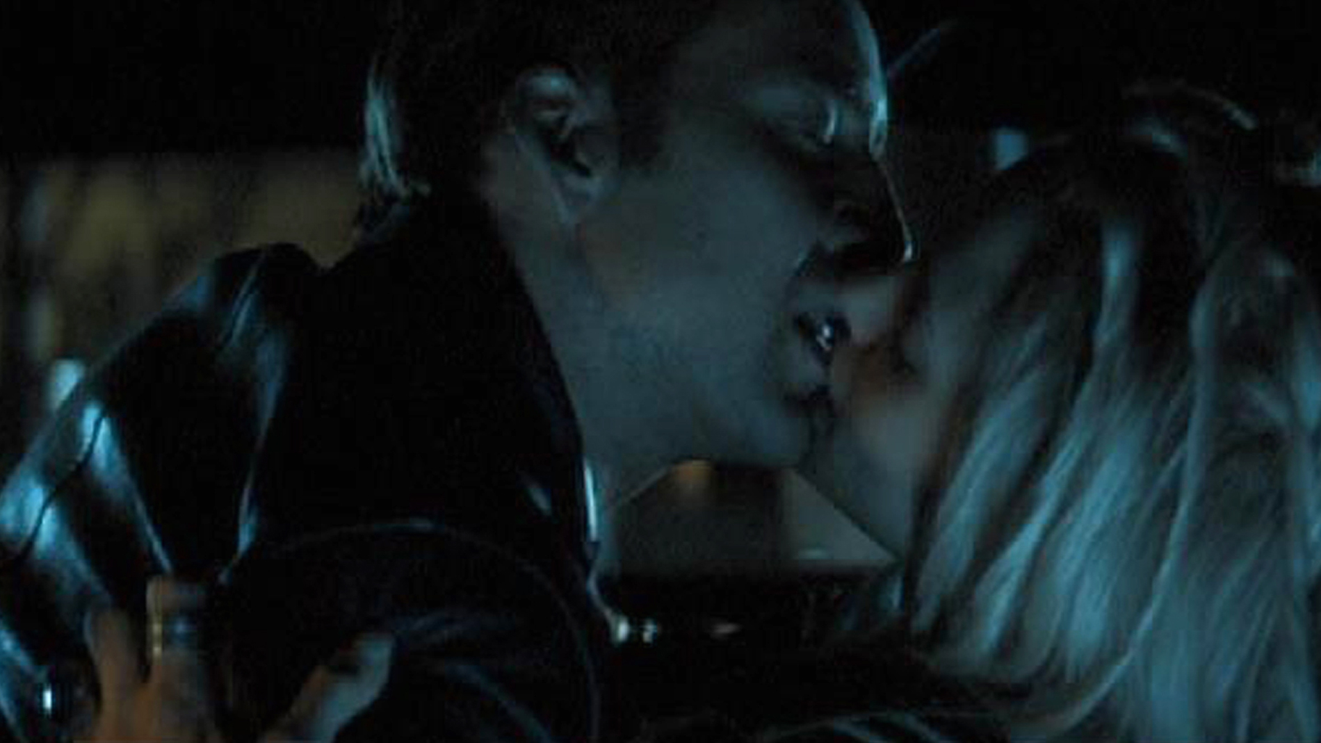 11c. Memphis (Cage) & Sway (Jolie) kiss in Red Cuda no