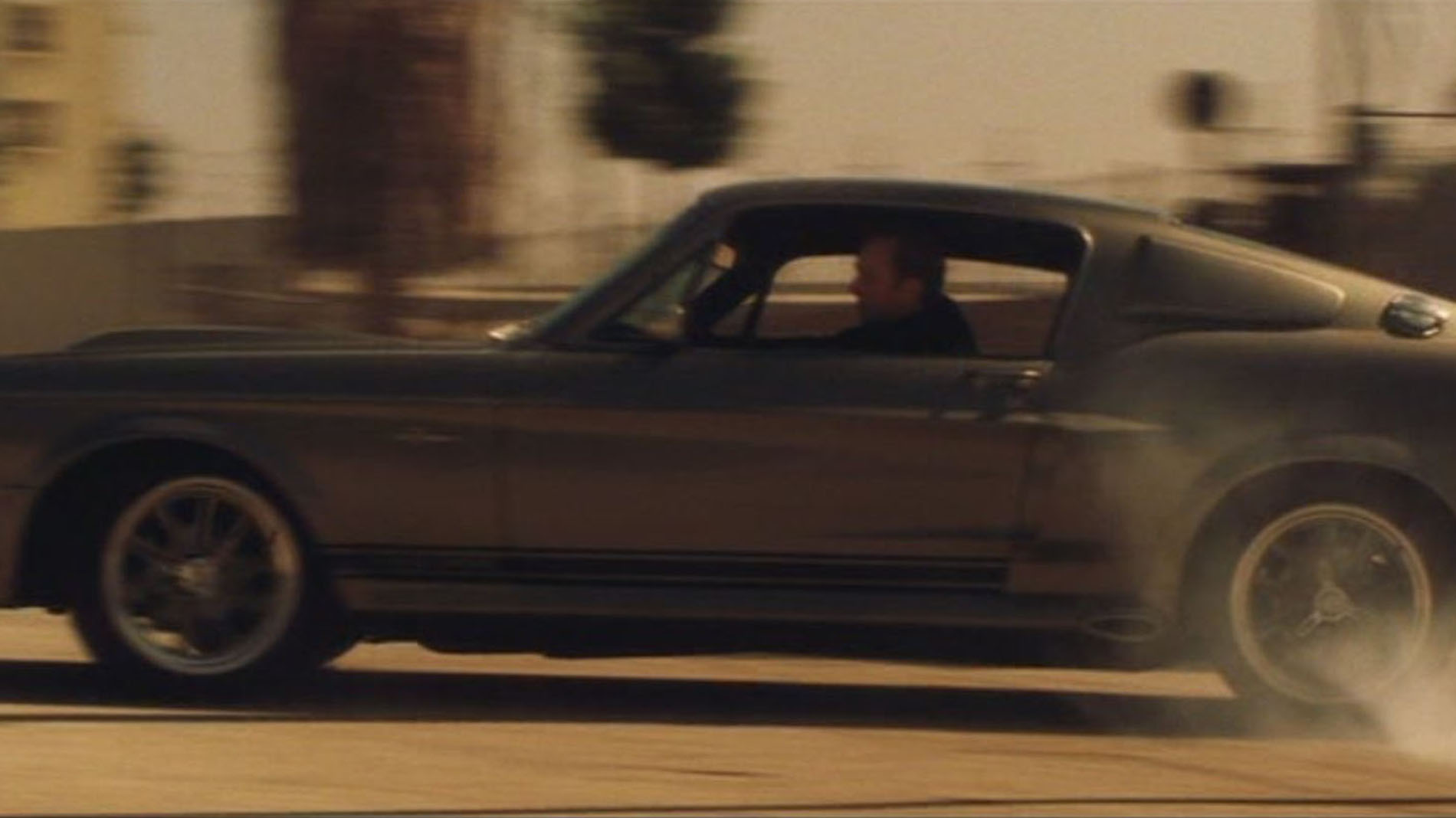 15c. Memphis Eleanor being chased no